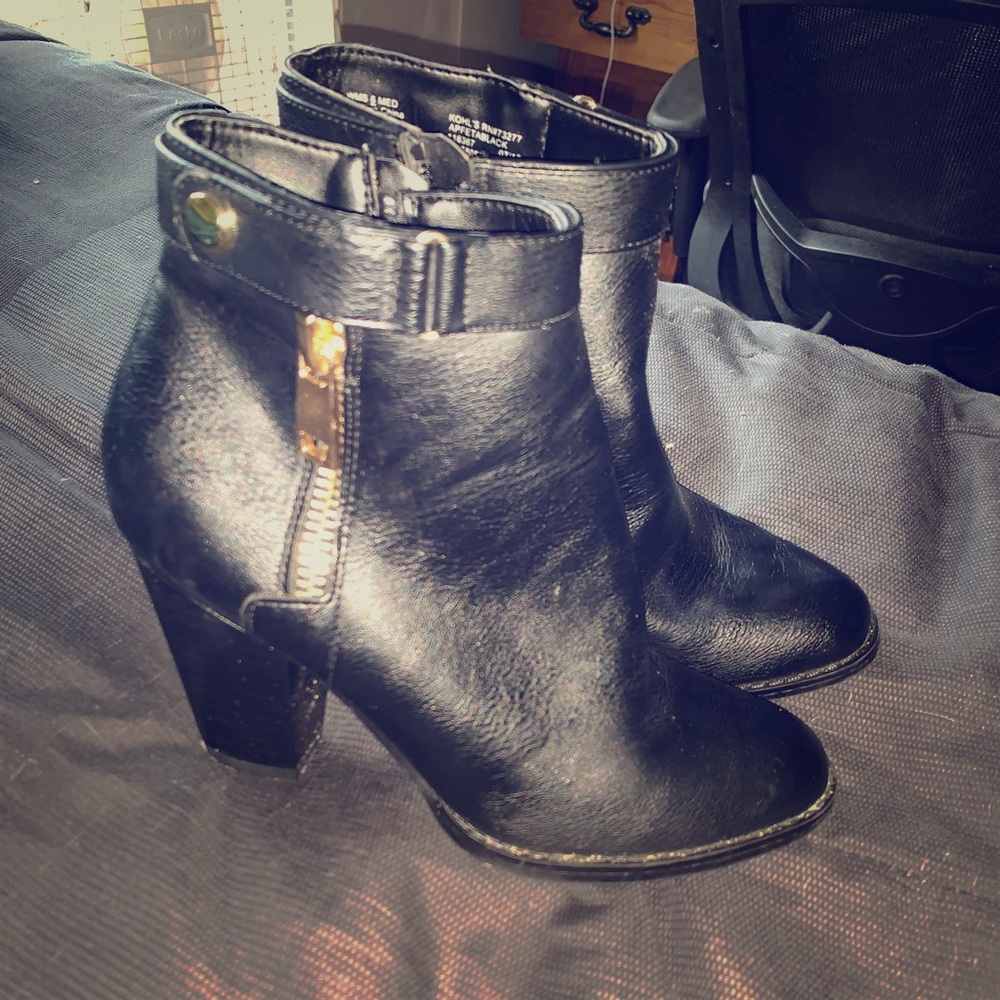 Apt 9 black leather bootie/heel